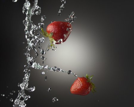 Фрукты с каплями воды