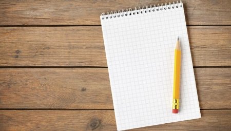 Лист блокнота с ручкой