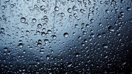 Капли дождя