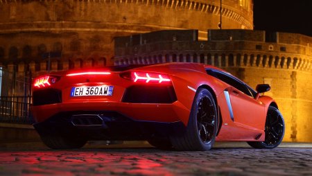 Lamborghini Aventador lp700-4 красный