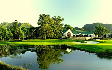 Здания на фоне природы