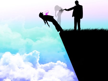 Девушка рисует на стене