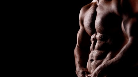 Красивый мужской торс