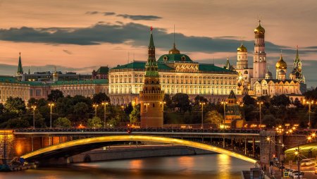 Большой каменный мост через Москву-реку