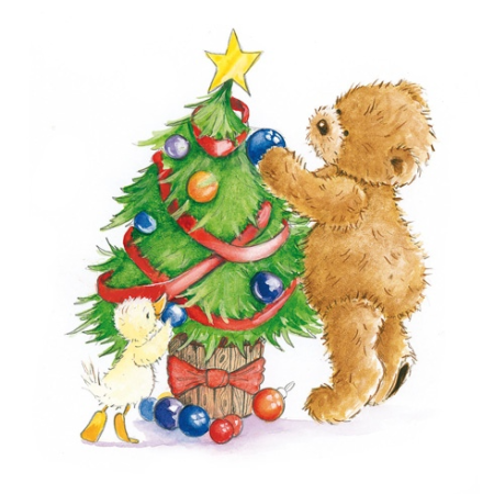 Мишка наряжает елку