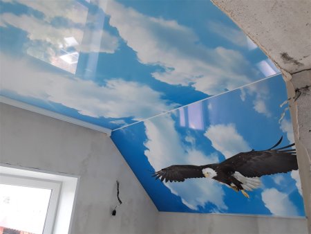 Натяжной мансардный потолок фотопечать