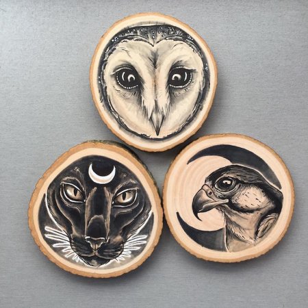 Животные на спиле дерева