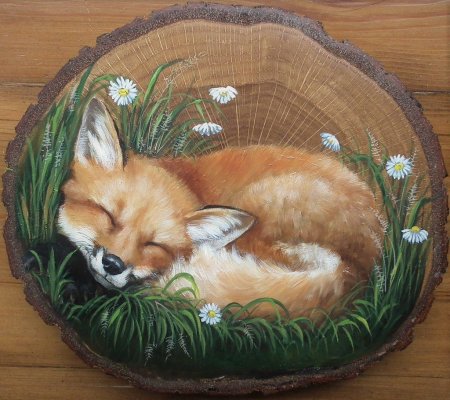 Лиса на спиле дерева