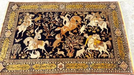 Старинный ковер с сюжетом