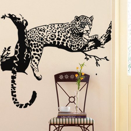 Леопард на стене