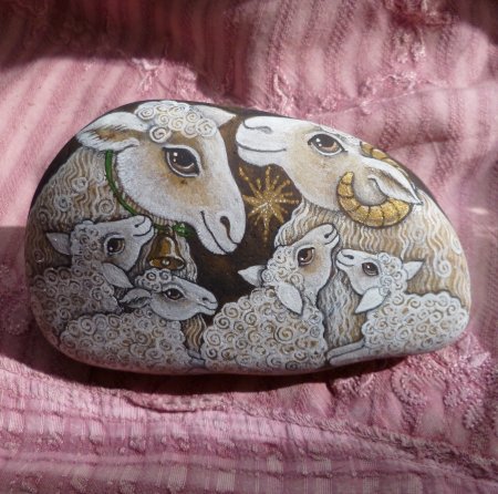 Котики на камнях