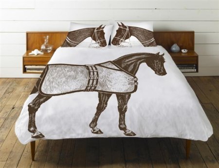 Лошадь в кровати