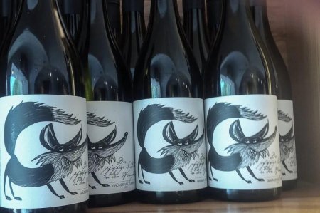 Вино с изображением лисы