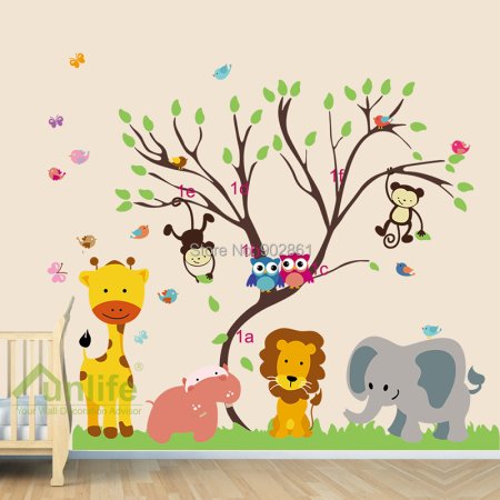 Животные на стене в детской