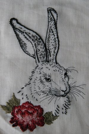 Вышивка на одежде животные