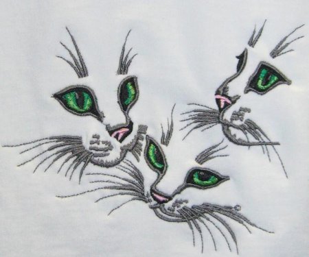 Монохромная вышивка кошки