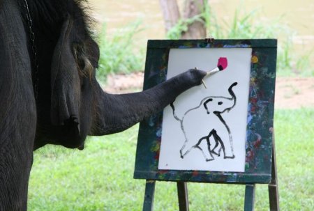 Слон художник