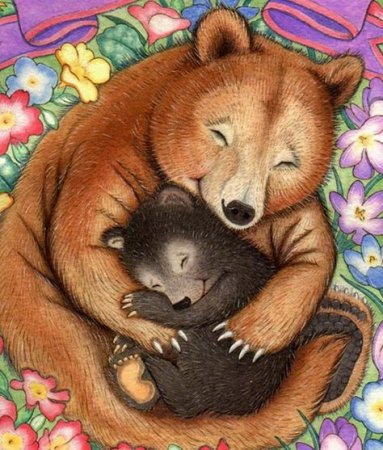 Медвежонок обнимает маму