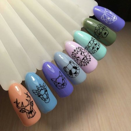 Маникюр с геометрическими животными