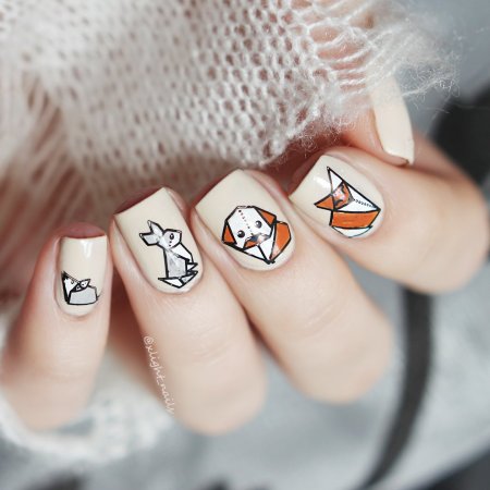 Маникюр с геометрическими лисами