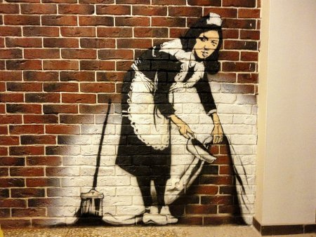 Рисование на кирпичной стене