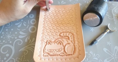 Оттиски на кожаных изделиях