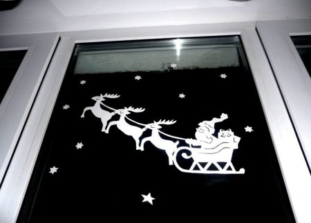 Вырезные украшения на окна