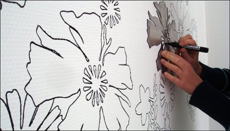 Орнамент на окрашенной стене