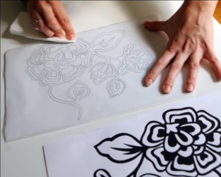 Нанесение трафарета на поверхность