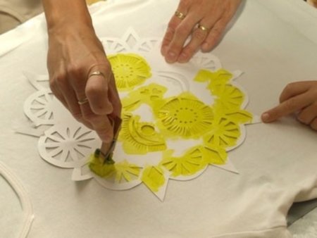 Трафарет для нанесения краски на стену