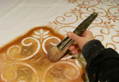 Отделка поверхностей по трафарету