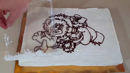 Рисунок на торте шоколадом