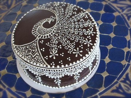 Торт расписанный шоколадом