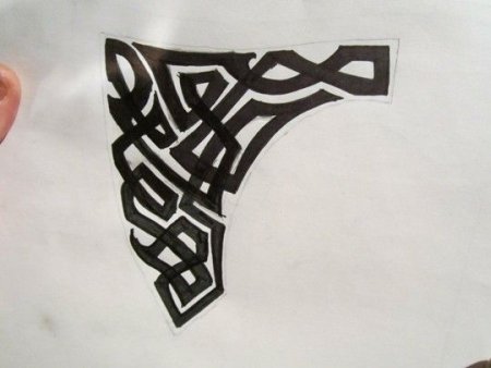 Кельтские узоры на топор