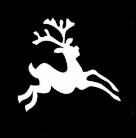 Украшение окон к новому году олень