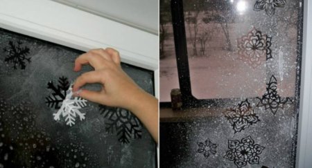 Снежинки на стекле гуашью