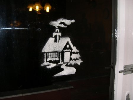 Домики на окне зубной пастой