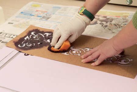 Рисование с помощью трафарета