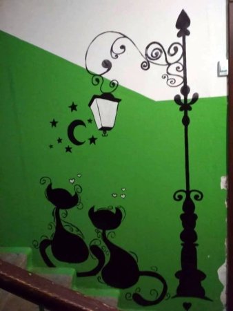 Рисование на стенах в подъезде