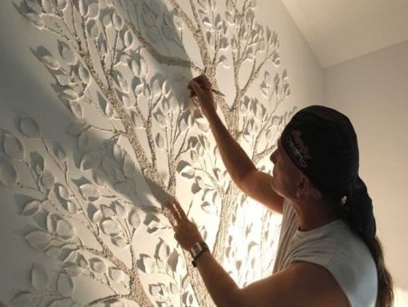 Драво из гипцана стене