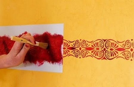 Набивка трафарета на стену