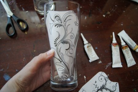 Украшения окна на новый год белым