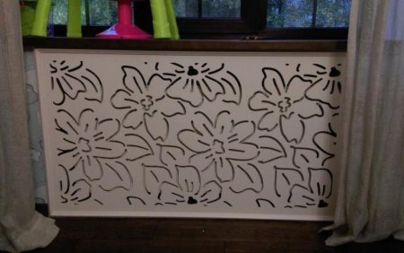 Экран на радиатор отопления цветы