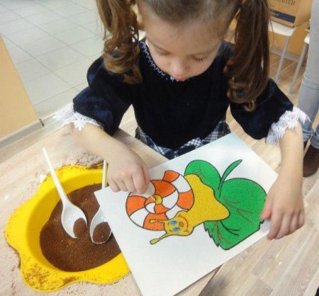 Рисование цветным песком для детей