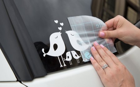 Плоттерная резка наклеек