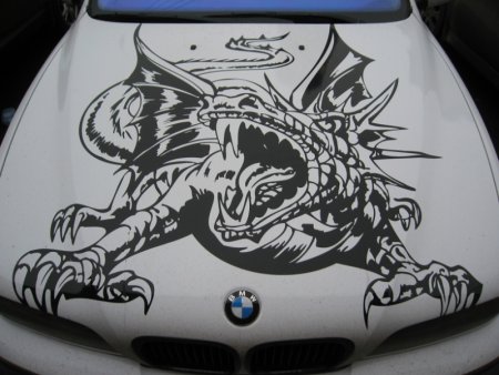 Дракон на капот автомобиля