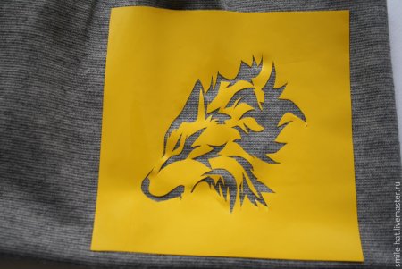 Трафаретный рисунок на ткани