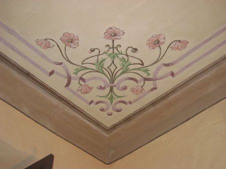 Растительный орнамент на потолке