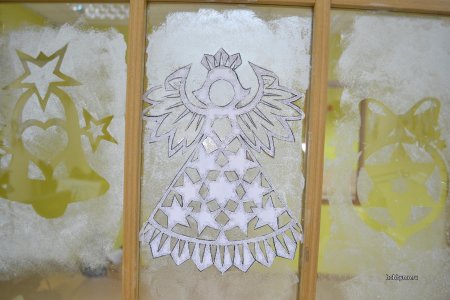 Трафарет для украшения окон зубной пастой