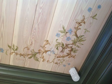 Роспись потолка в деревянном доме